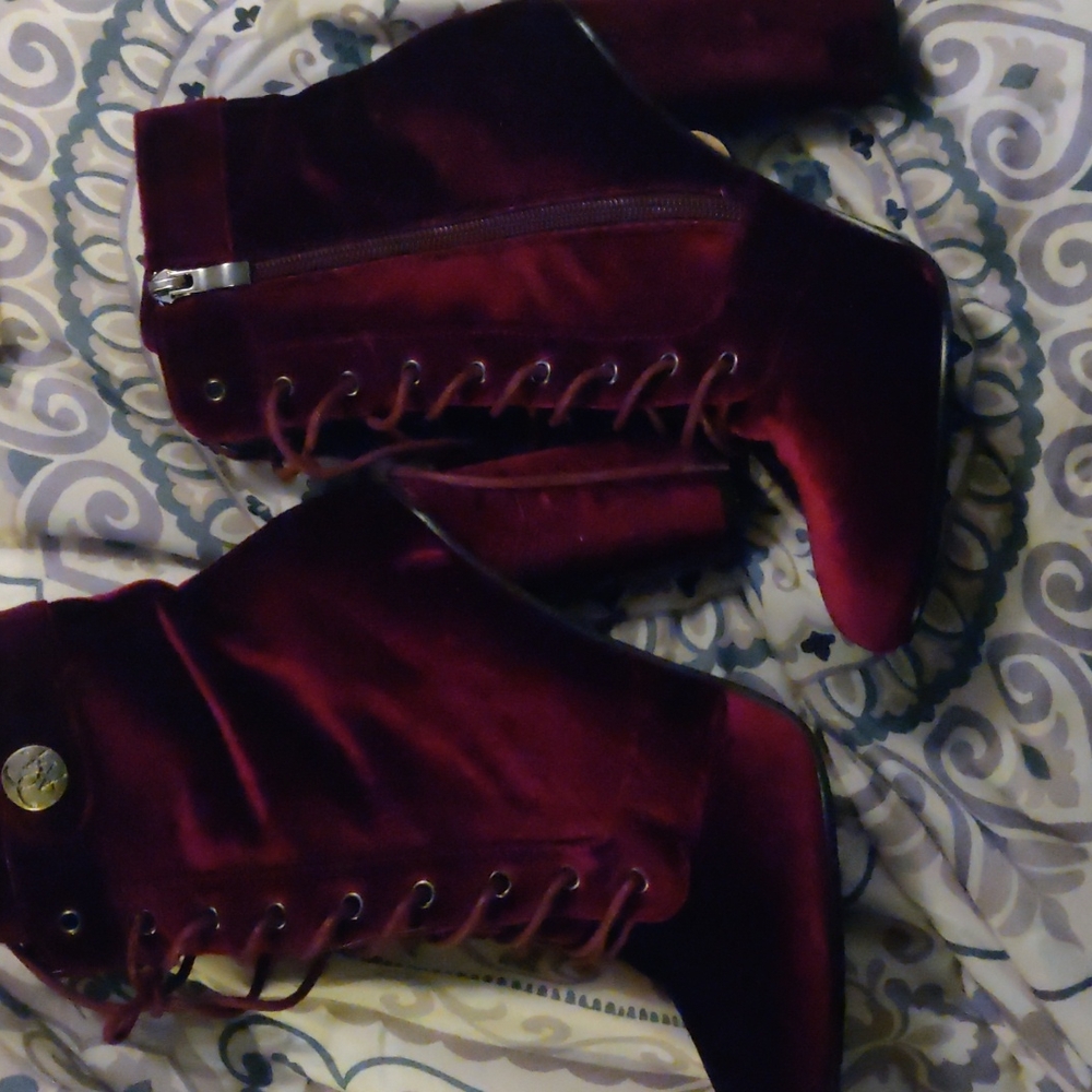 Catherine malandrino booties